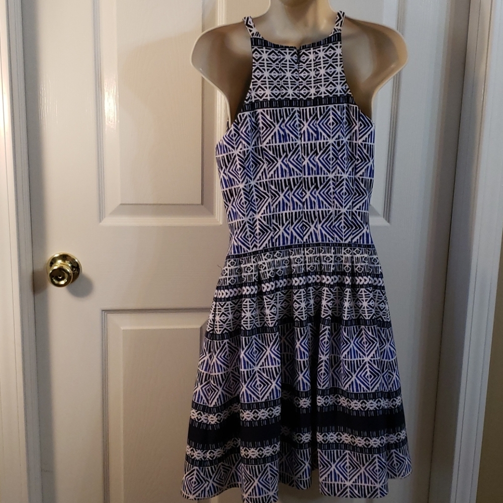 VINCE CAMUTO DRESS - Picture 4 of 9